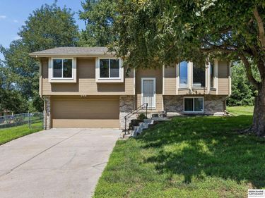 15322 Parker Plaza, Omaha, NE 68154