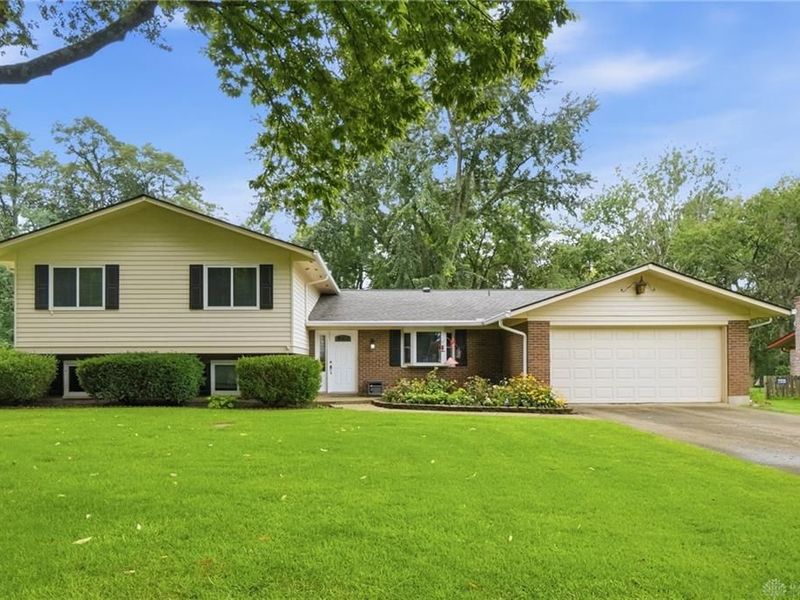 8919 Deep Forest Lane, Centerville, OH 45458 Photo 1