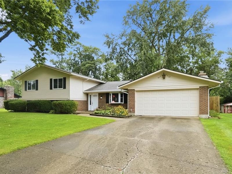 8919 Deep Forest Lane, Centerville, OH 45458 Photo 2