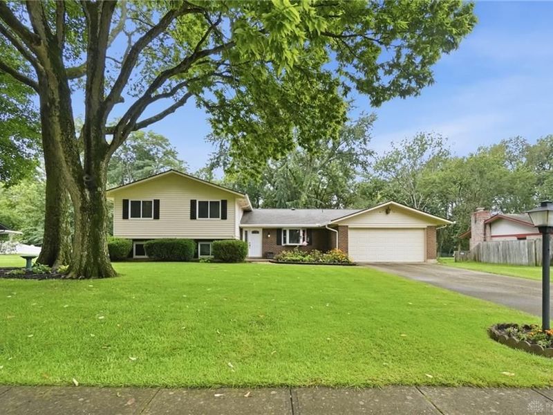8919 Deep Forest Lane, Centerville, OH 45458 Photo 3