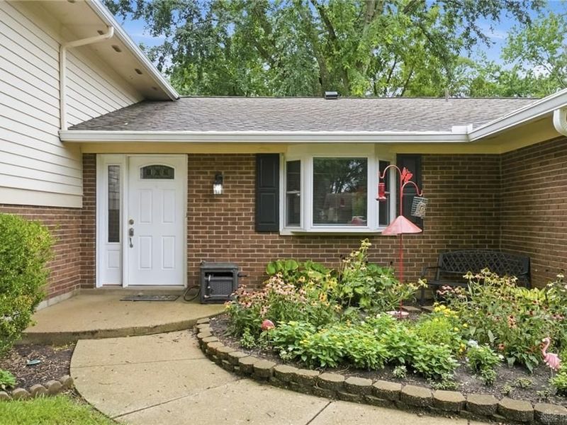 8919 Deep Forest Lane, Centerville, OH 45458 Photo 4