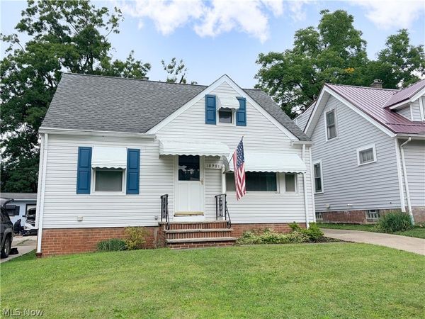 18981 Raymond Street , Maple Heights, OH 44137