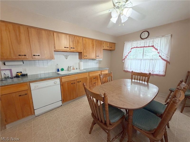 18981 Raymond Street , Maple Heights, OH 44137 Photo 4
