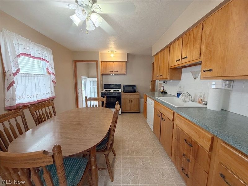 18981 Raymond Street , Maple Heights, OH 44137 Photo 6