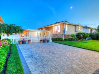 165 Elaine Drive  Oceanside, NY 11572