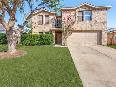 1004 Triple Crown Drive, Fort Worth, TX 76179