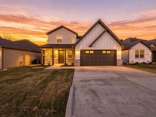 5557 Mercedes Circle, Granbury, TX 76048