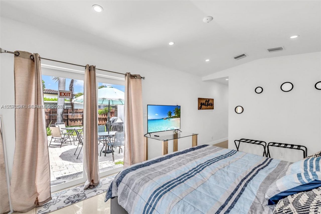 1413 Funston , Hollywood, FL 33020 Photo
