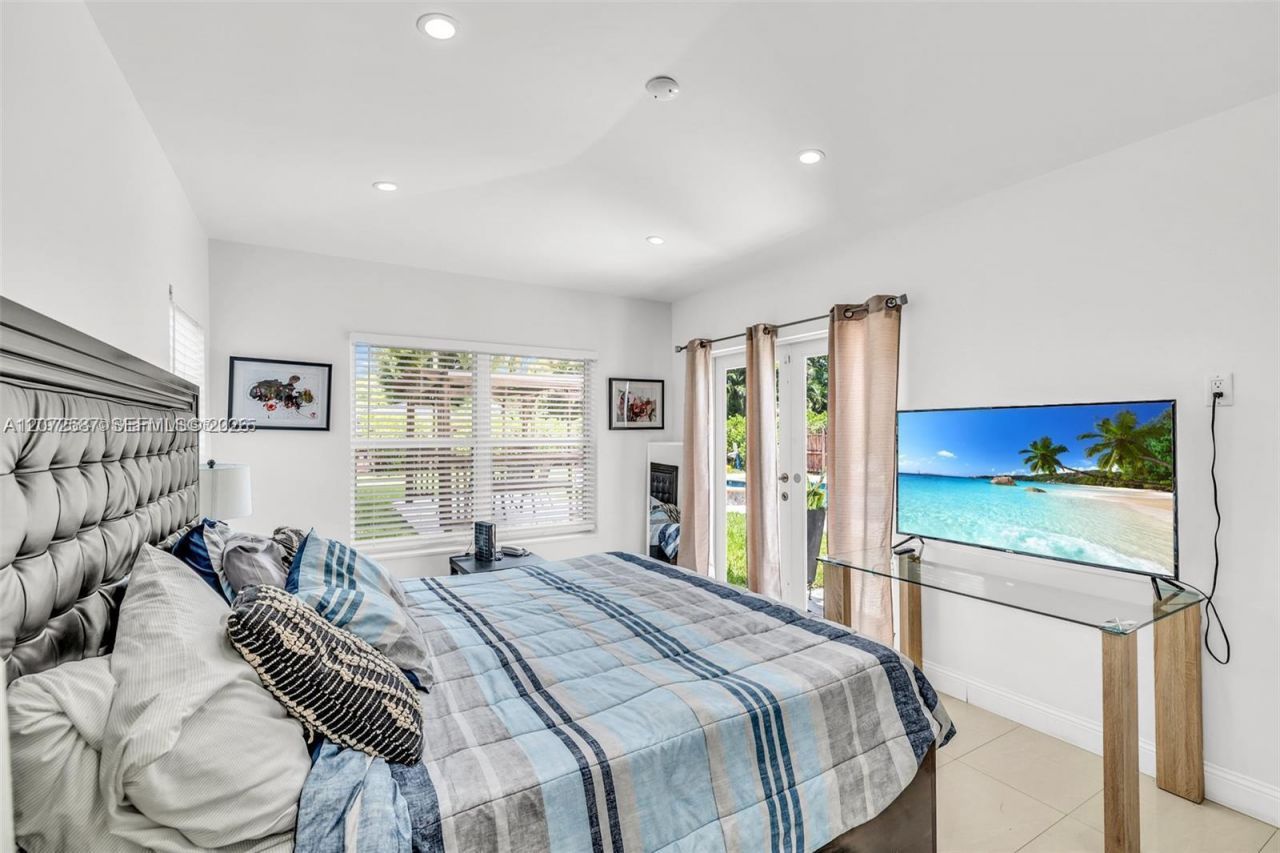 1413 Funston , Hollywood, FL 33020 Photo