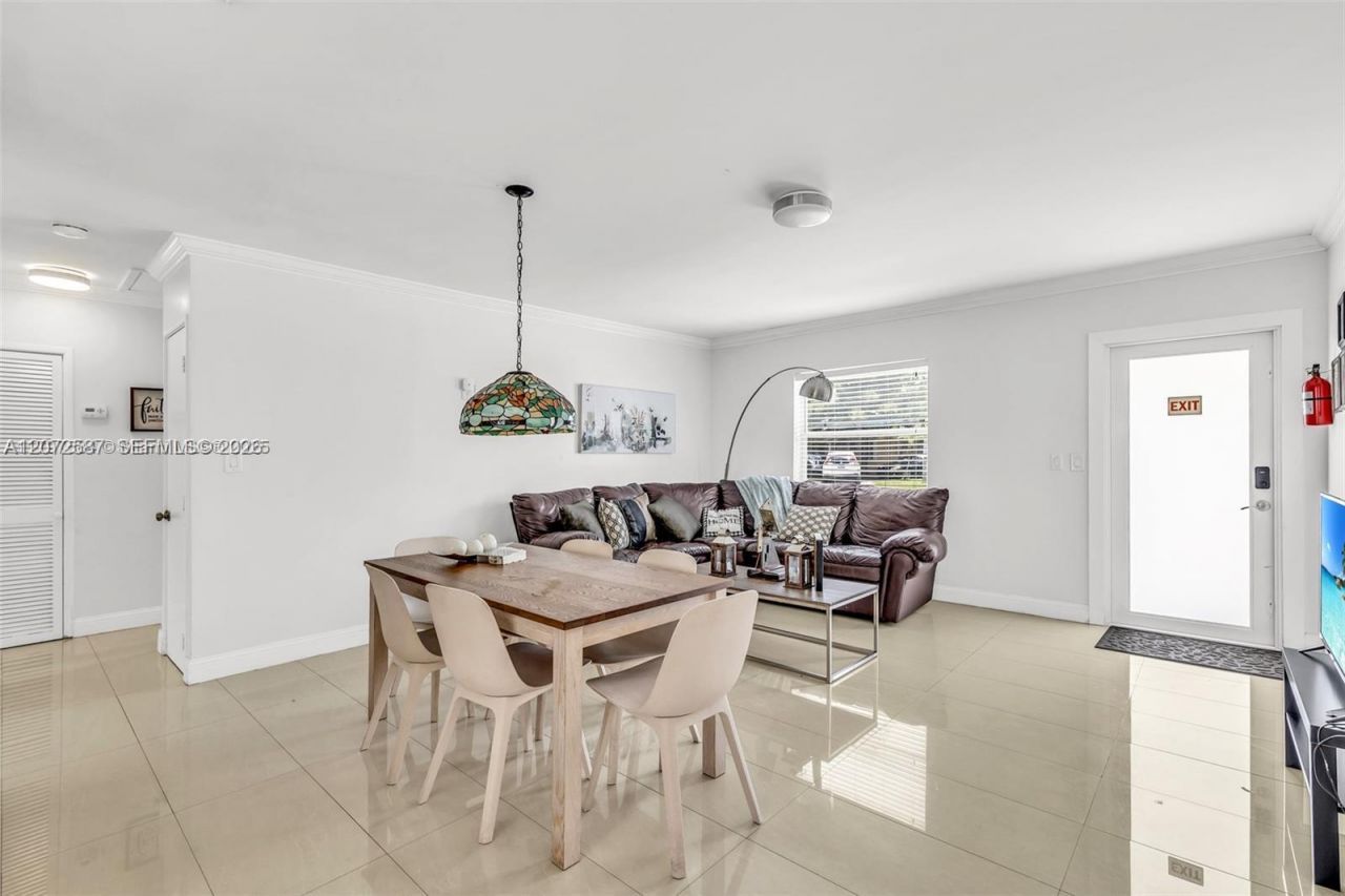 1413 Funston , Hollywood, FL 33020 Photo