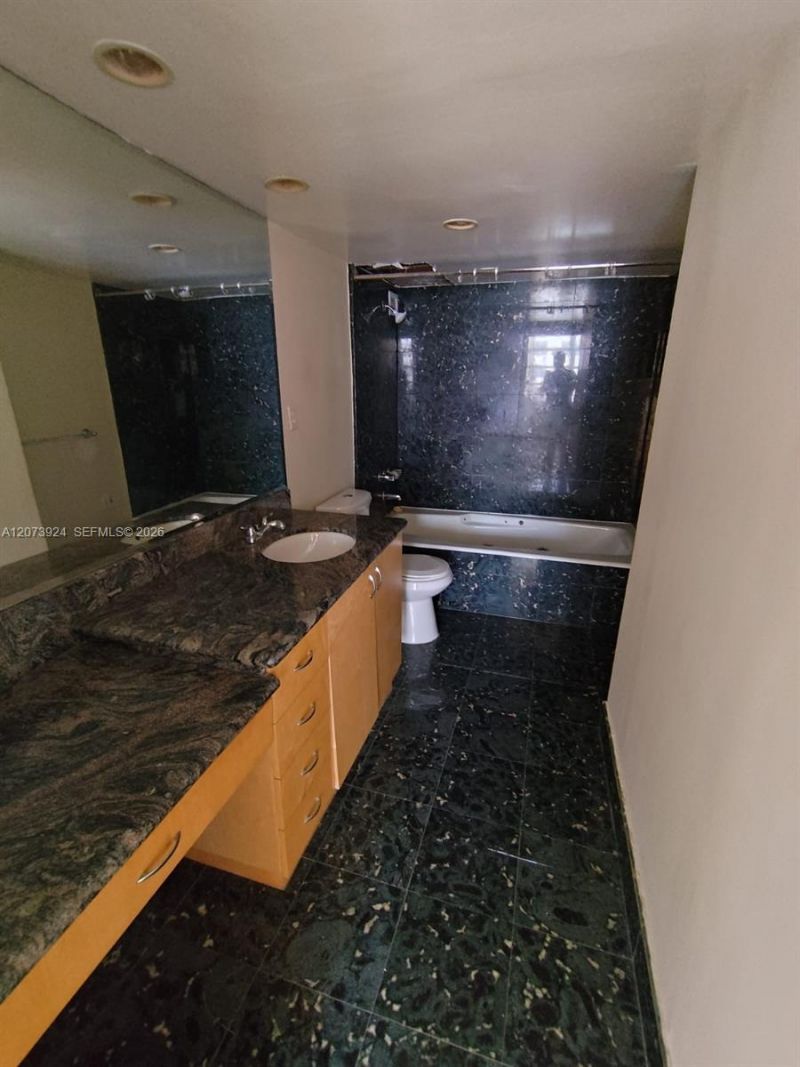 2780 NE 183rd St , Unit 1402, Aventura, FL 33160 Photo