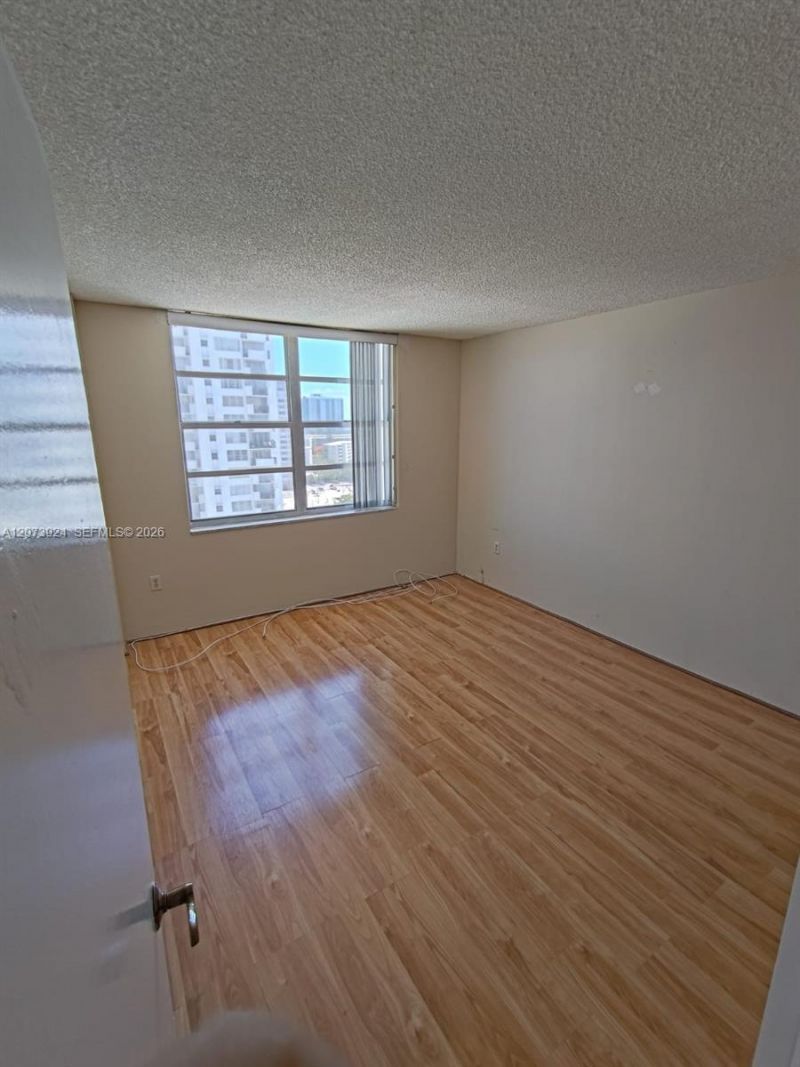 2780 NE 183rd St , Unit 1402, Aventura, FL 33160 Photo