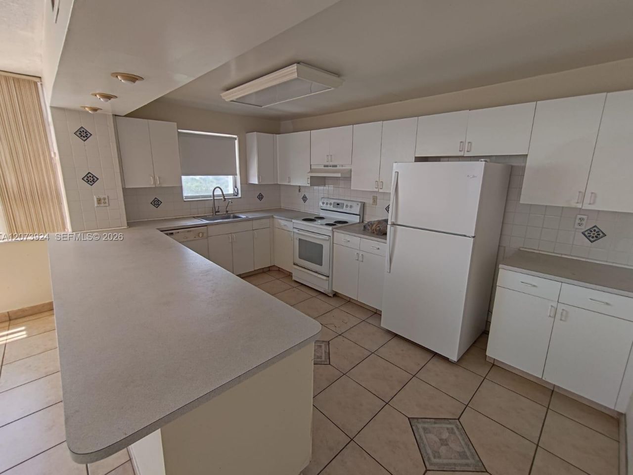 2780 NE 183rd St , Unit 1402, Aventura, FL 33160 Photo