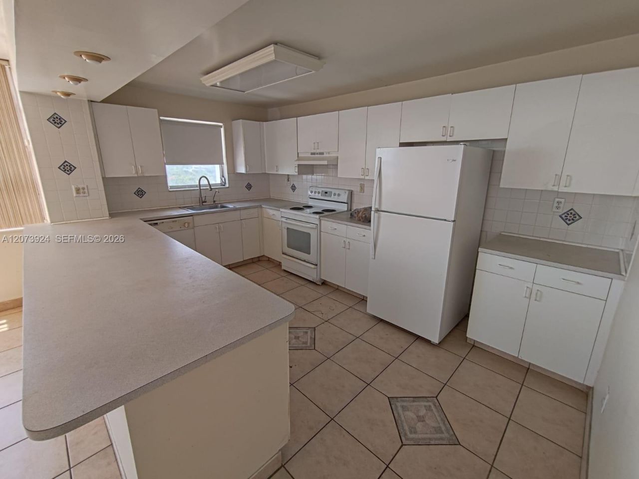 2780 NE 183rd St , Unit 1402, Aventura, FL 33160 Photo