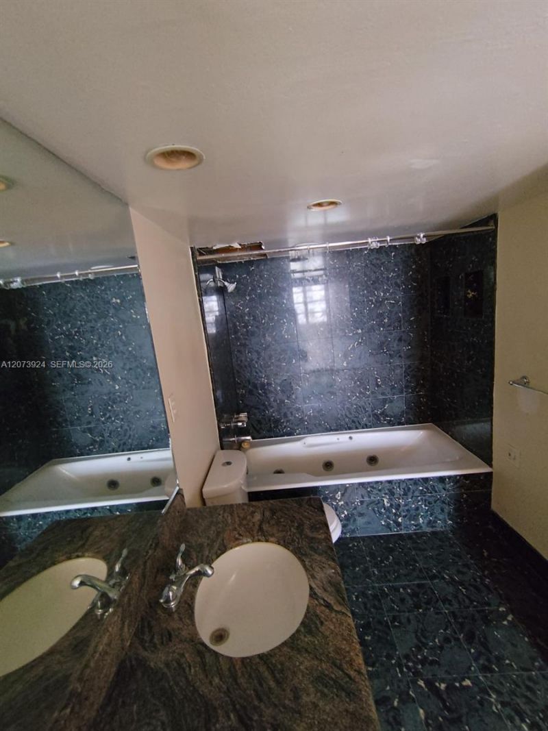 2780 NE 183rd St , Unit 1402, Aventura, FL 33160 Photo