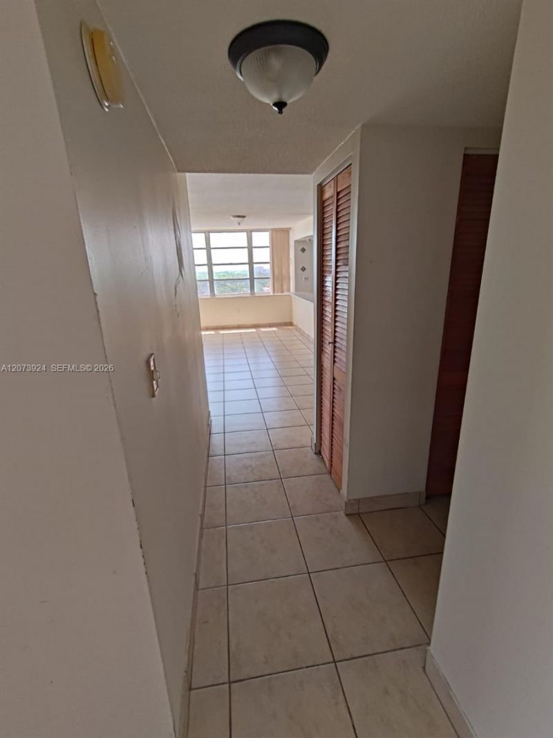 2780 NE 183rd St , Unit 1402, Aventura, FL 33160 Photo