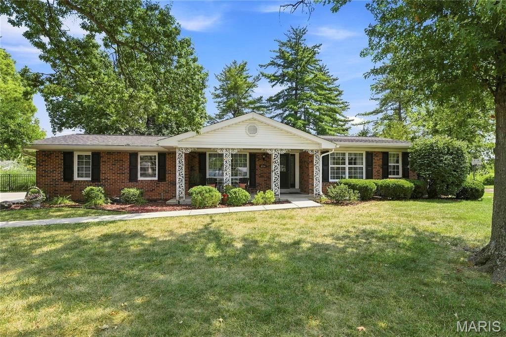 356 Elmcrest Drive, Ballwin, MO 63011 Main Photo