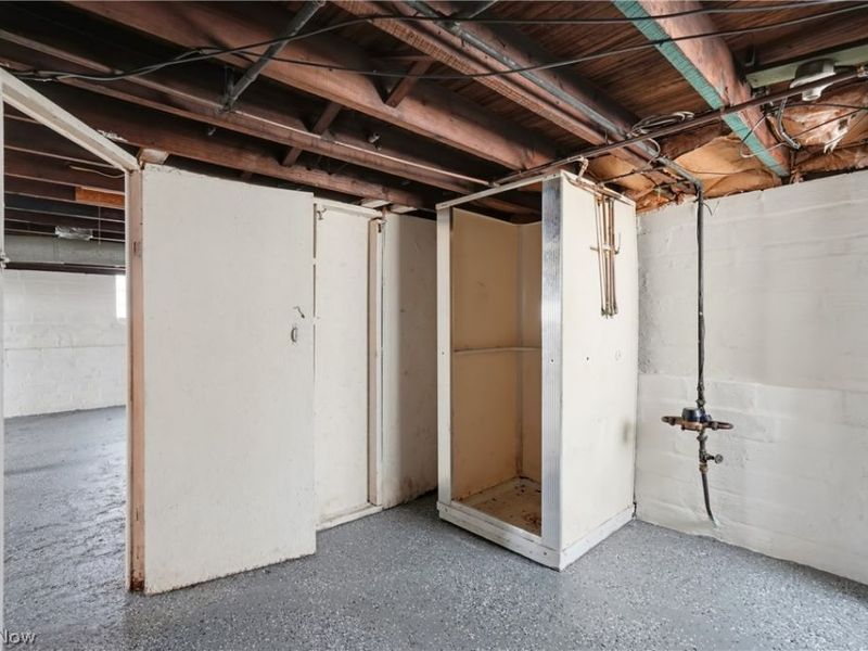 3842 Highland Road, Cleveland, OH 44111 Photo 32