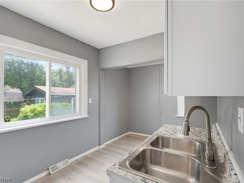 3842 Highland Road, Cleveland, OH 44111 Photo 6