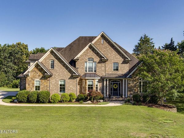 1040 Smith Valley Rd, Lenoir City, TN 37772