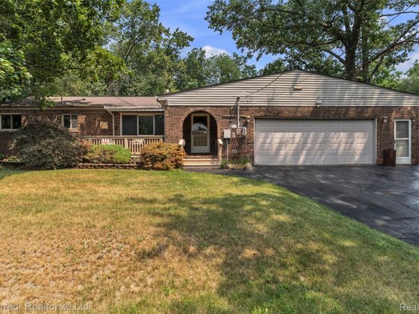 8822 Pontiac Lake Road, White Lake Township, Mi 48386