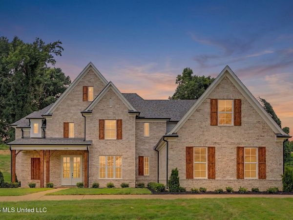 8130 Soaring Oaks Drive, Walls, MS 38680