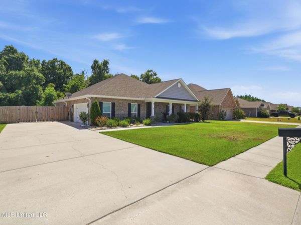6417 Chickory Way, Ocean Springs, MS 39564