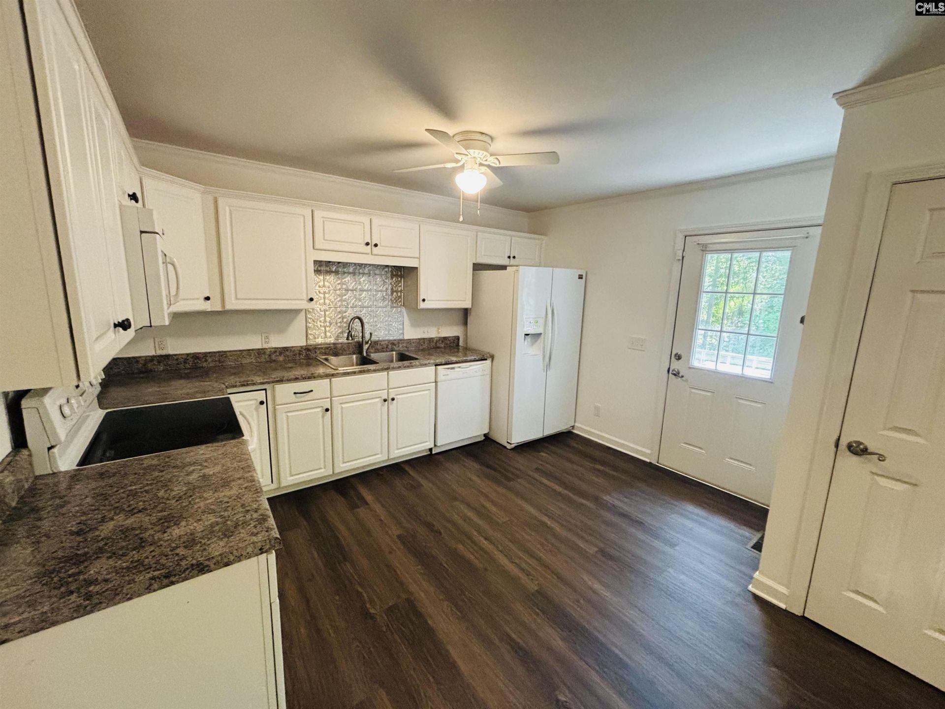 112 Grantham Court  Photo 5