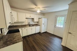 112 Grantham Court  photo 4