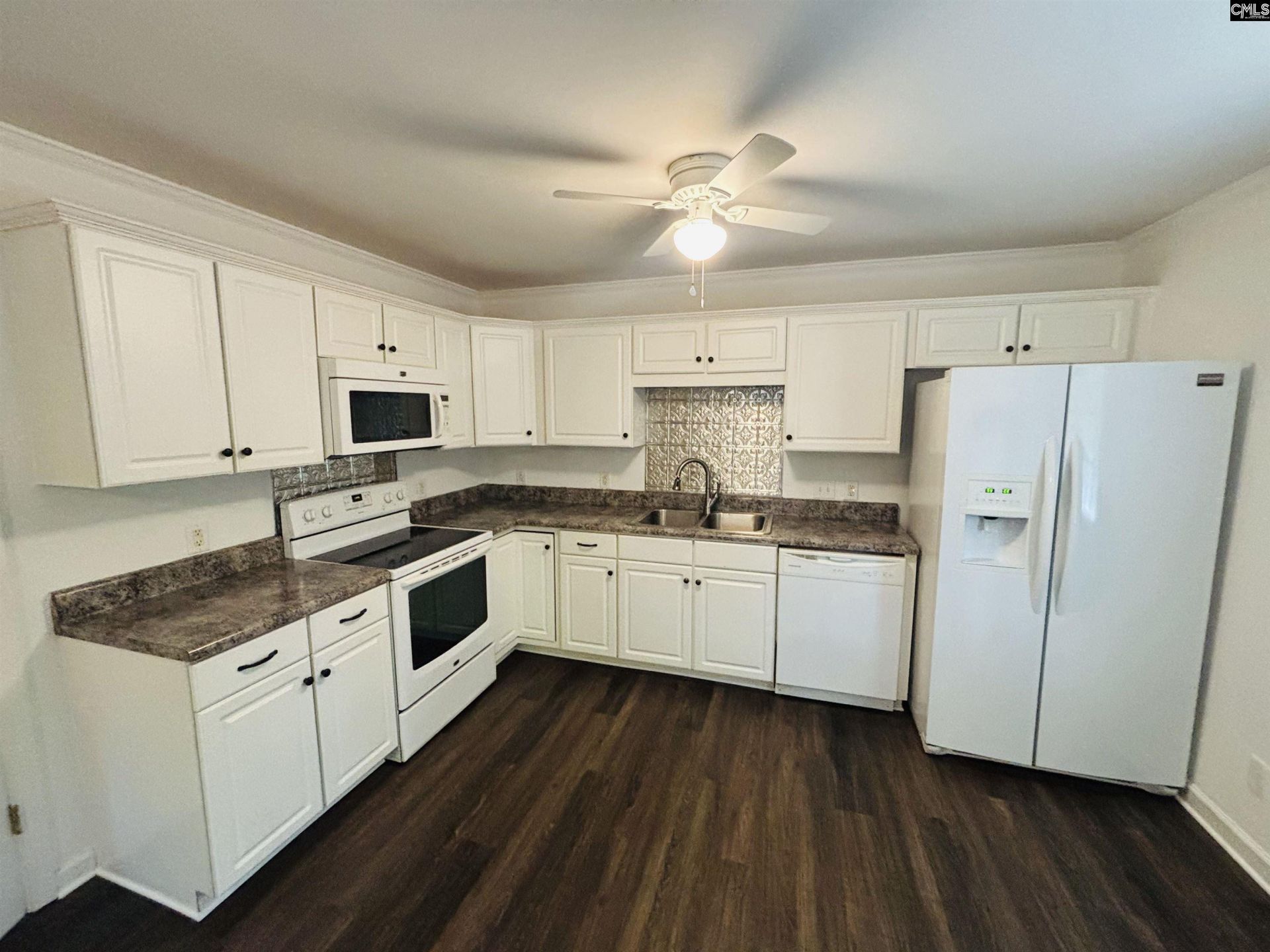112 Grantham Court  Photo 6