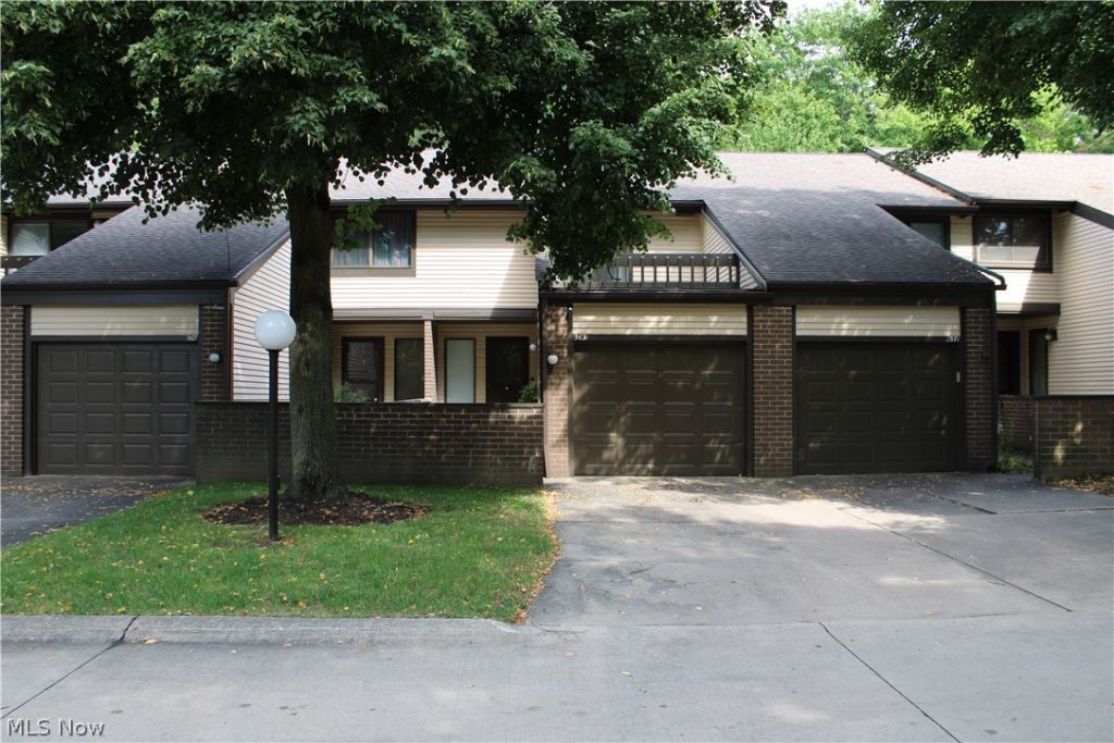 569 Bartow Lane, Richmond Heights, OH 44143 Main Photo