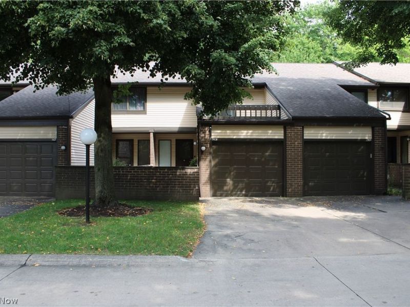 569 Bartow Lane, Richmond Heights, OH 44143 Photo 3