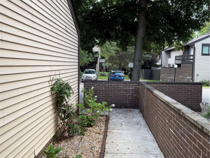 569 Bartow Lane, Richmond Heights, OH 44143 Photo 9