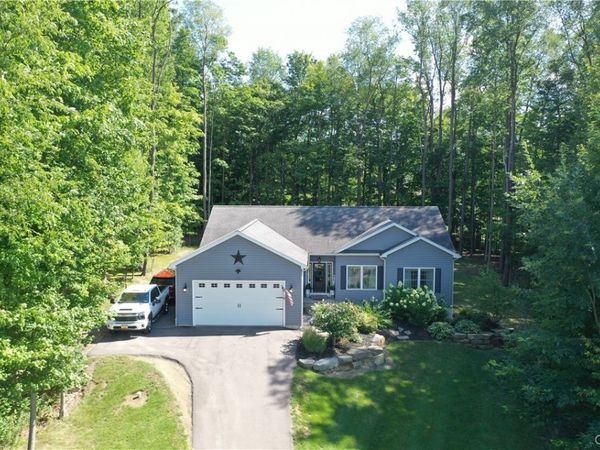 956 Walden Pond Lane , Cortland, NY 13045