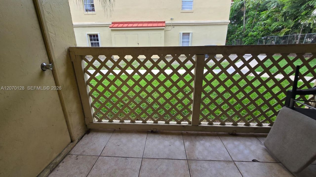 18332 NW 68th Ave , Unit H, Hialeah, FL 33015 Photo