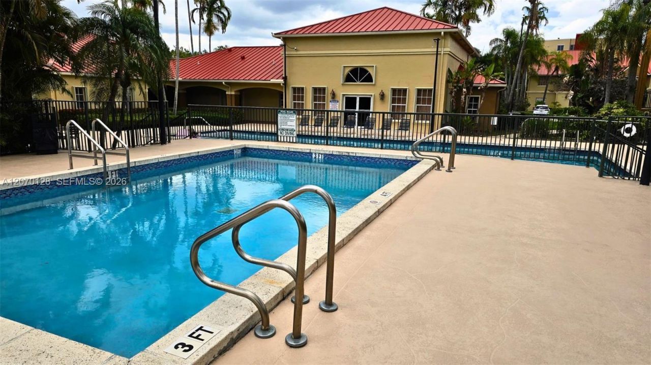 18332 NW 68th Ave , Unit H, Hialeah, FL 33015 Photo