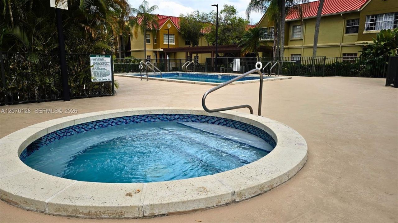 18332 NW 68th Ave , Unit H, Hialeah, FL 33015 Photo