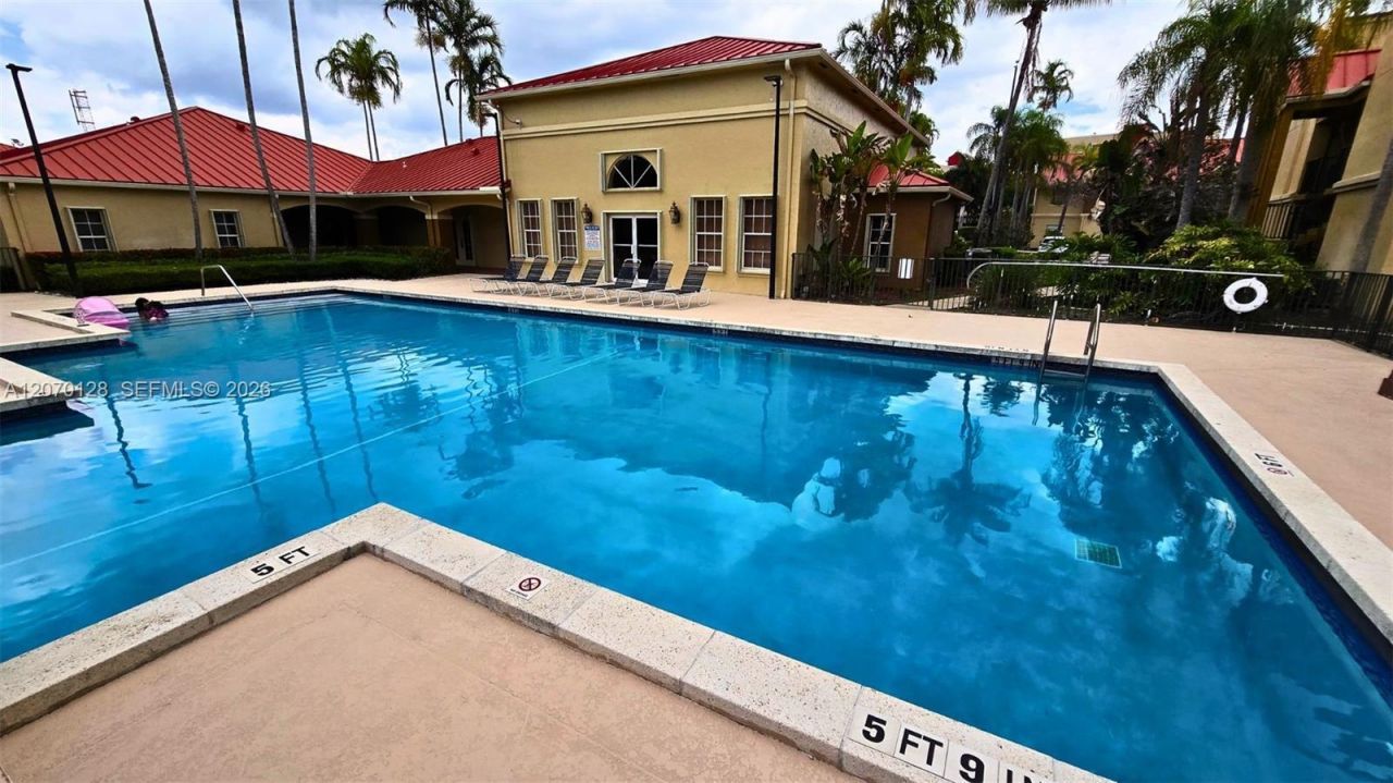 18332 NW 68th Ave , Unit H, Hialeah, FL 33015 Photo