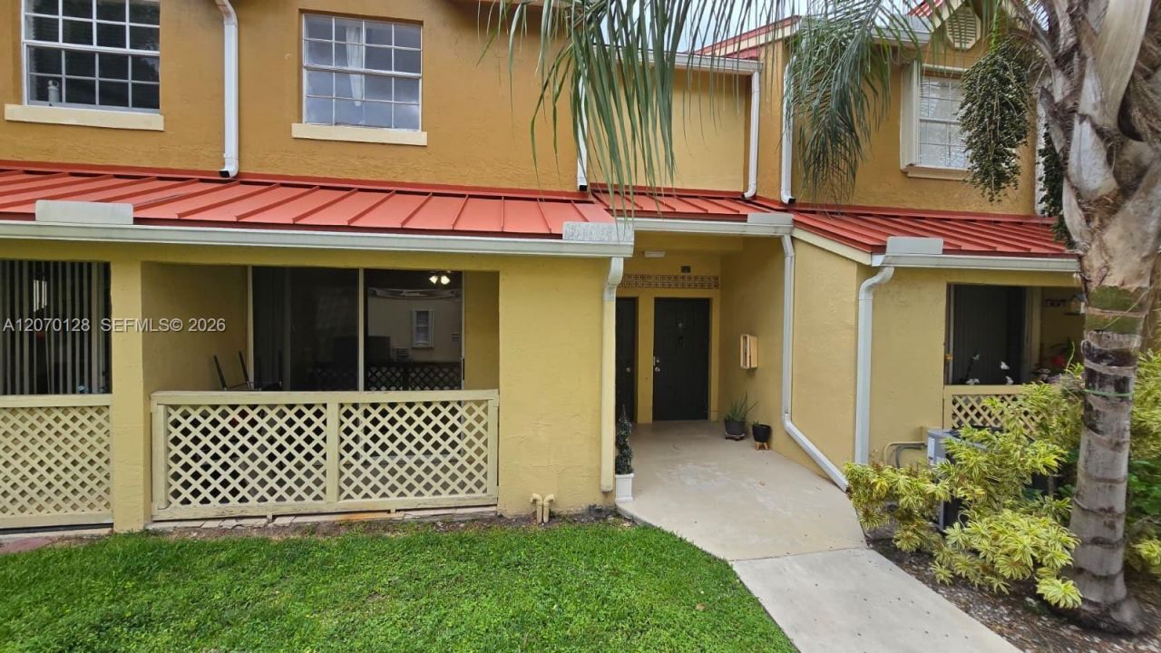 18332 NW 68th Ave , Unit H, Hialeah, FL 33015 Photo