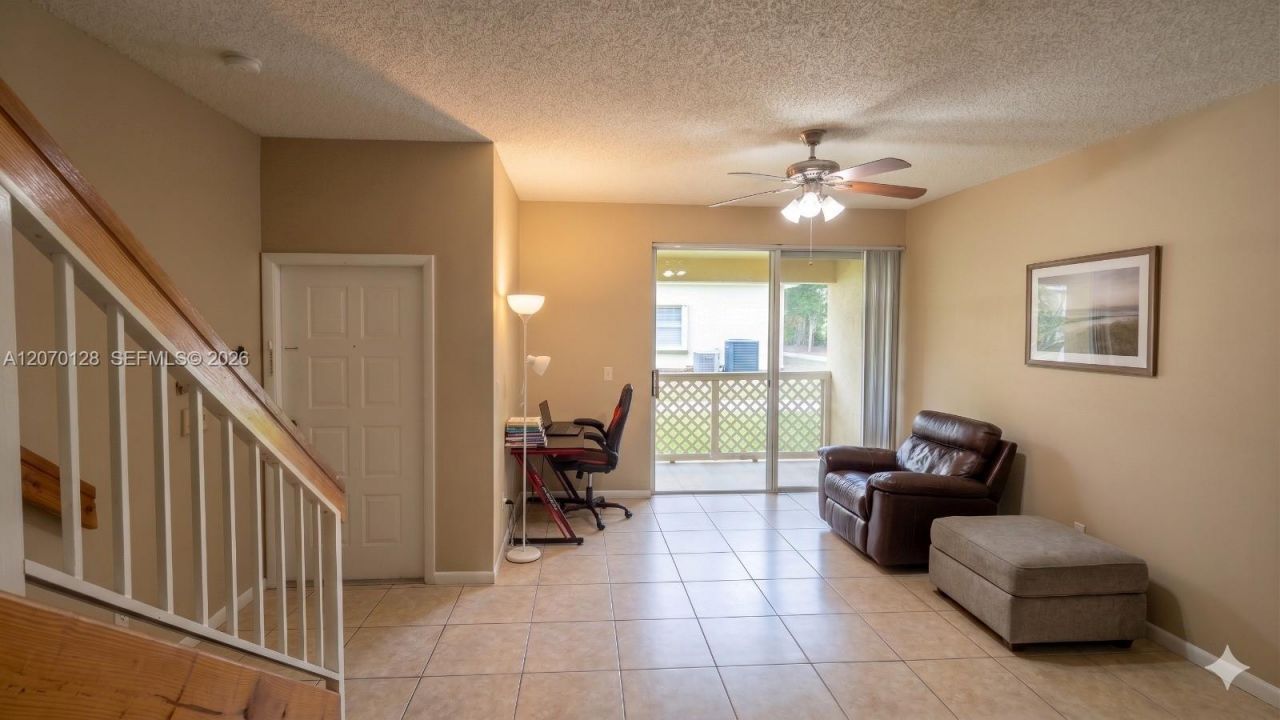 18332 NW 68th Ave , Unit H, Hialeah, FL 33015 Photo