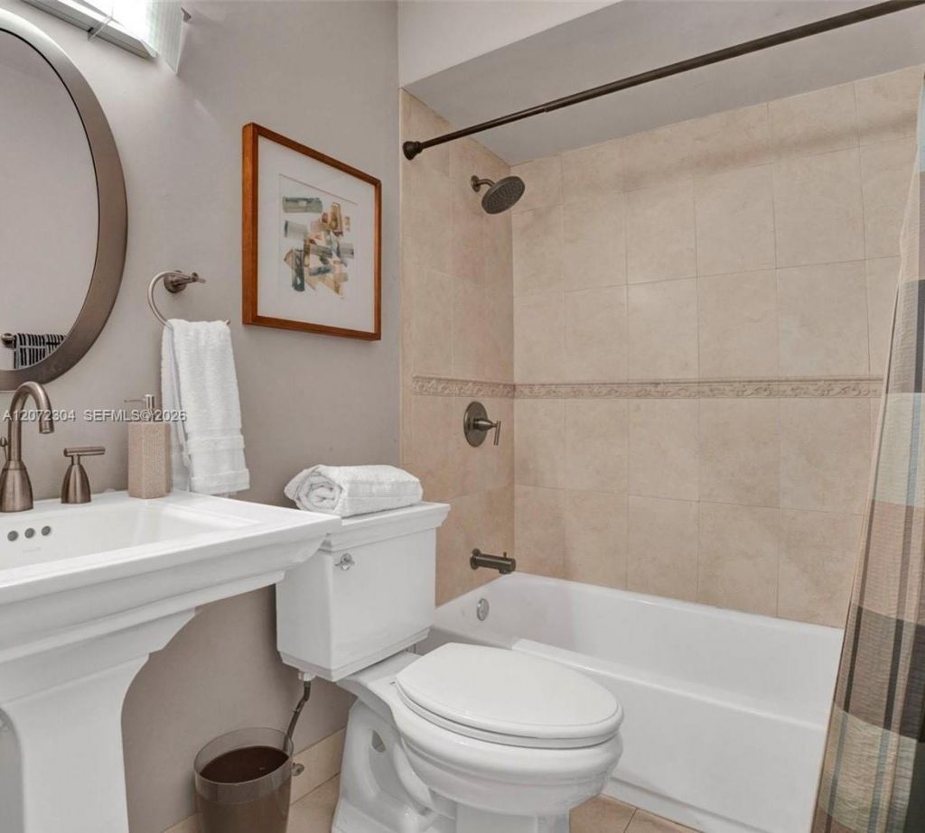 6821 Brookline Dr , Unit 6821, Hialeah, FL 33015 Photo