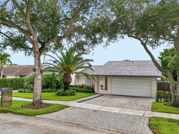 305 SW 134th Ct, Miami, FL 33184