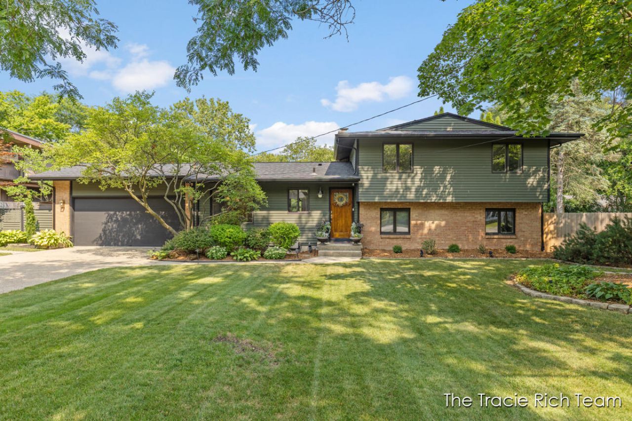 2184 Woodcliff Avenue Se, Grand Rapids, MI 49546 Main Photo
