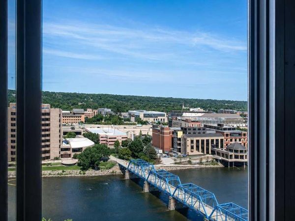 122 Campau Circle NW, Grand Rapids, MI 49503
