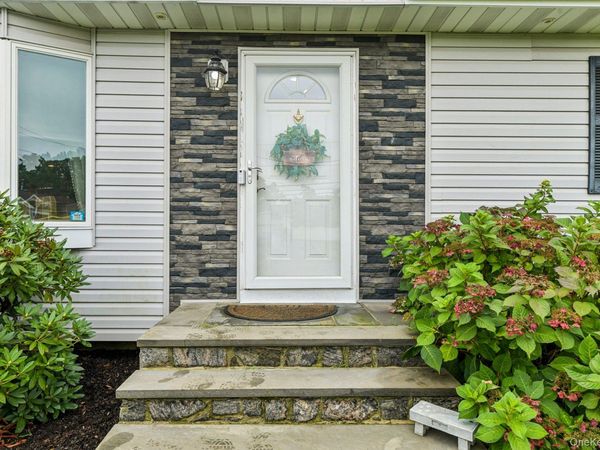 38 Nathan Drive, Bohemia, NY 11716