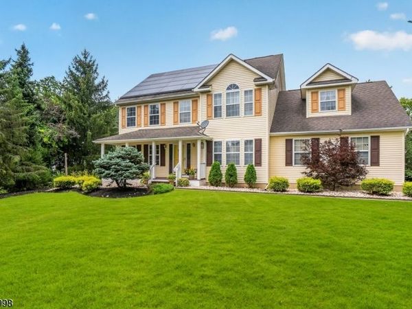 33 Summit Rd, Green, NJ 07821