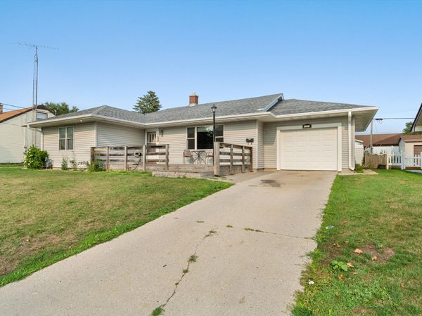 1217 S 25th St, Manitowoc, WI 54220