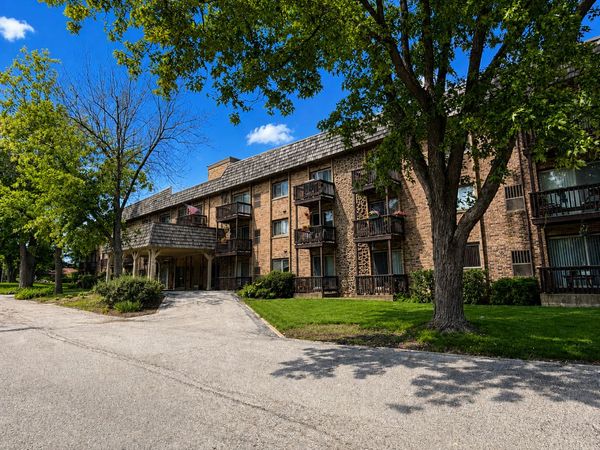 241 W Main Street, Unit 201, Lake Zurich, IL 60047