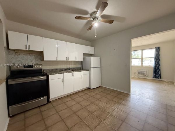 900 SW 5th St , Unit 2, Hallandale Beach, FL 33009