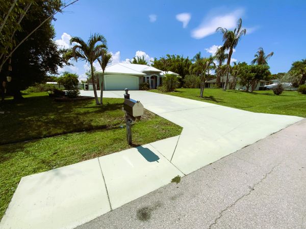 2142 SE Morningside Boulevard, Port St. Lucie, FL 34952
